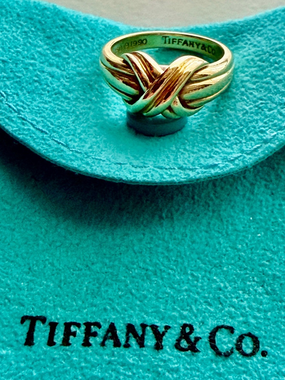 Classic Tiffany & Co  Signature 18k Gold “X” Ring, - Picture 3 of 14